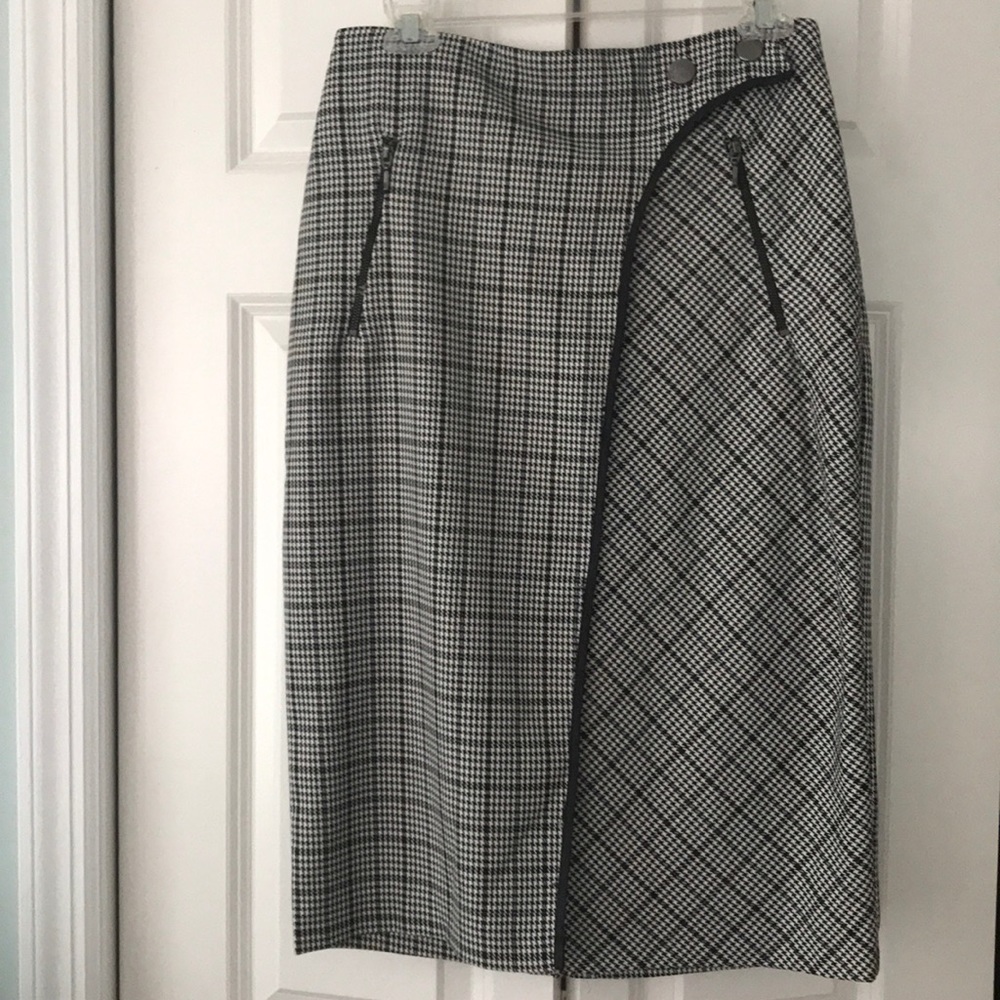 NWOT ZARA PATTERNED MIDI SKIRT SIZE L